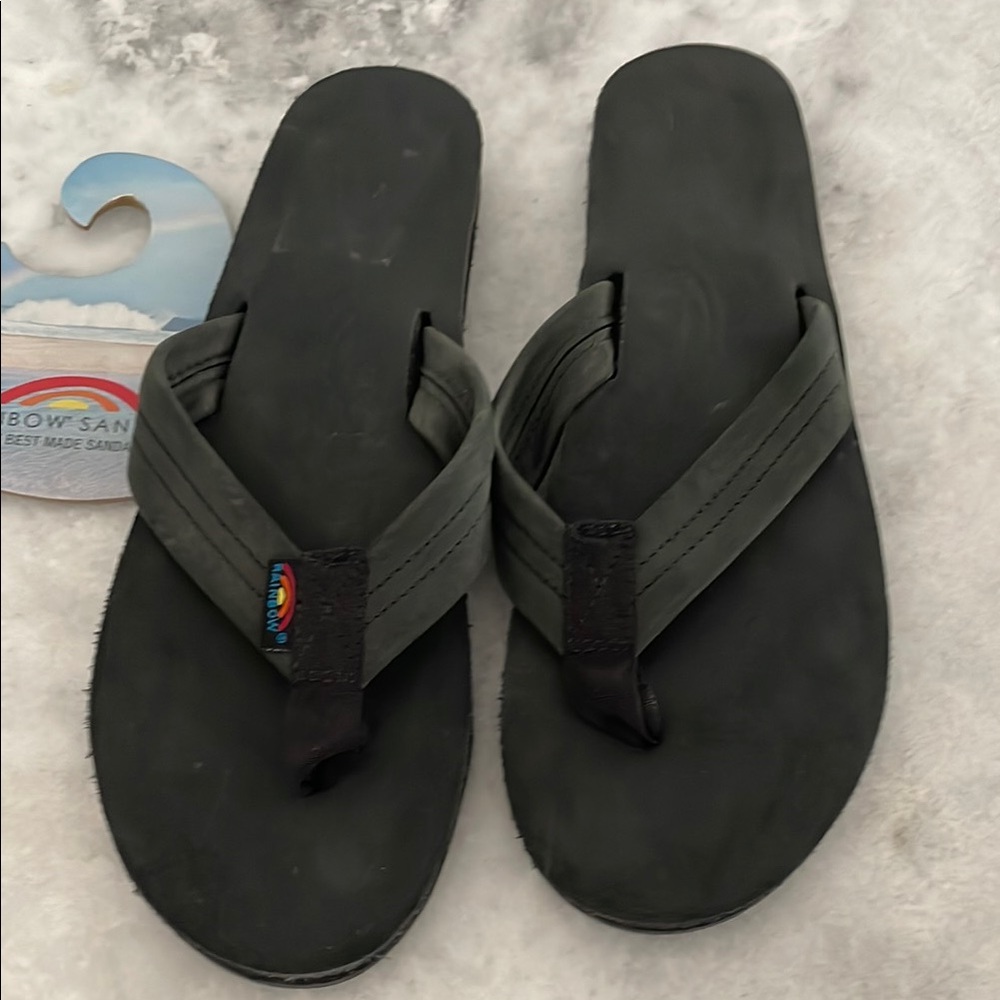 Rainbow Black Sandals with 1” Straps Like New! Little to no signs of wear Size 9